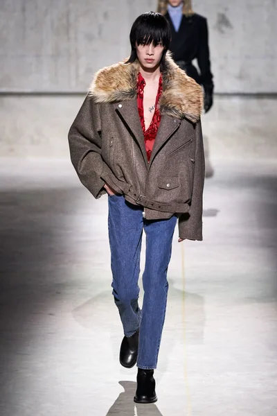 Look 46